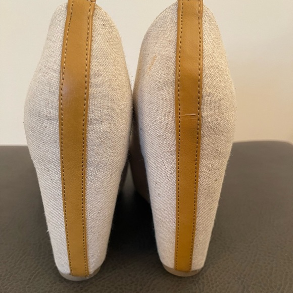 💙 Beautiful linen wedges with leather accent 💙 - Picture 4 of 6